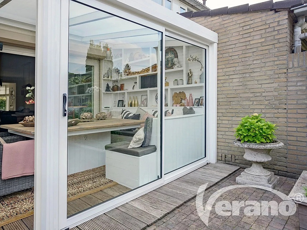 overkapping met V790 Solano glazen schuifwand met helder glas - glaswand - glaspanelen - polycarbonaat