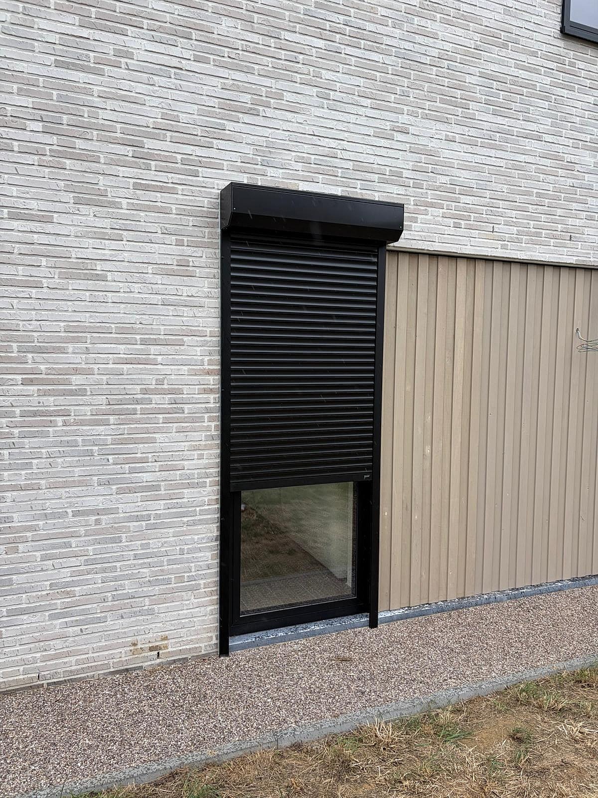 Zwart Voorzetrolluik