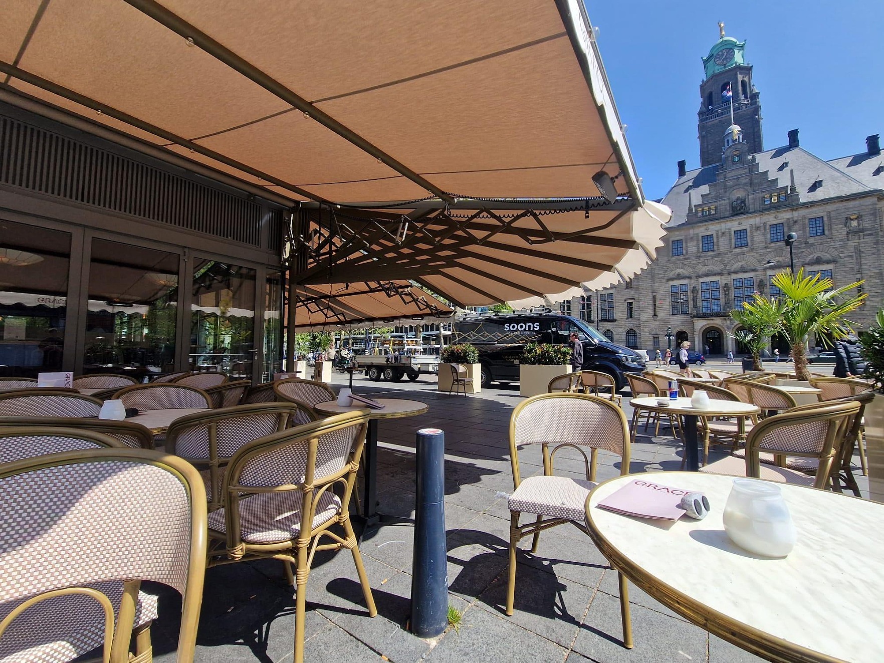 gekoppeld schaararmscherm effectieve zonwering buitenzonwering terras schaararm zonnescherm doek