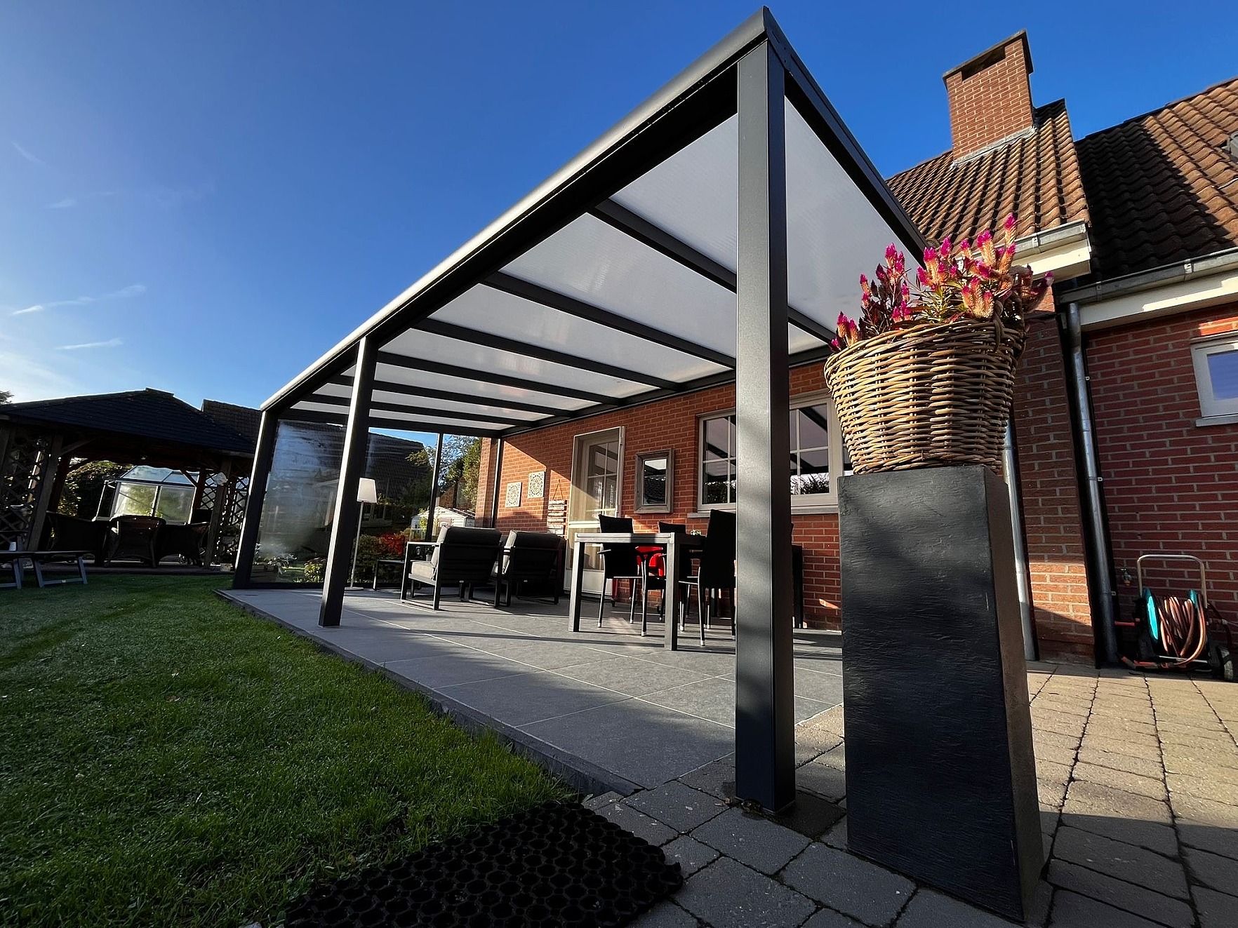 Overkapping met polycarbonaat te Oevel › | Top zonwering - Sunproof nr ...