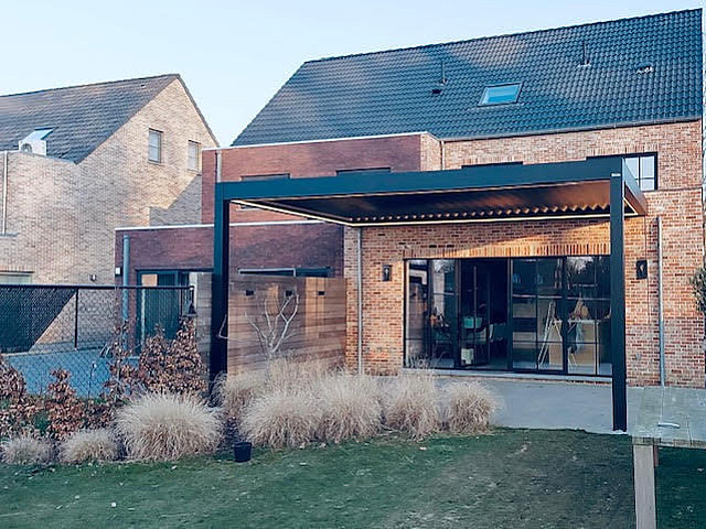 aluminium lamellendak overkapping - elektrische zonwering - terrasoverkapping