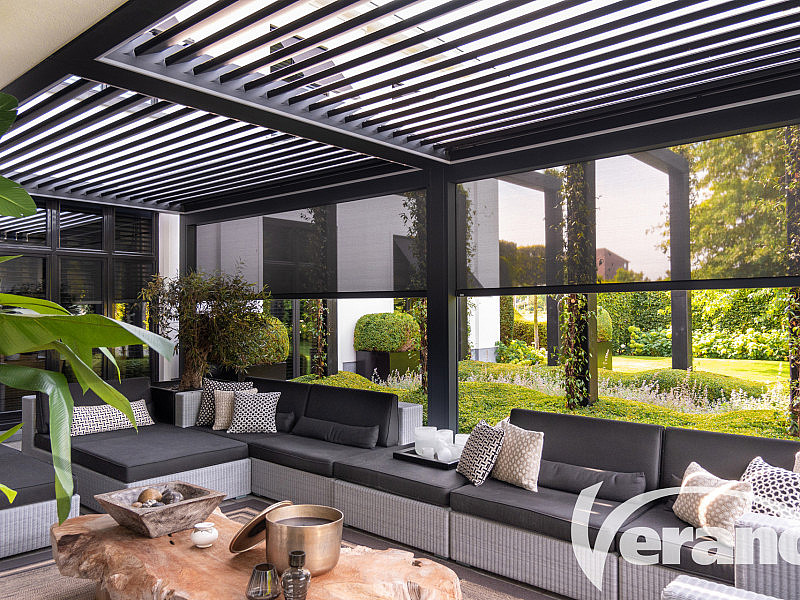 V870 Arezzo metalen overkapping met lamellen screens terras achtertuin - robuuste uitstraling - extra woonruimte
